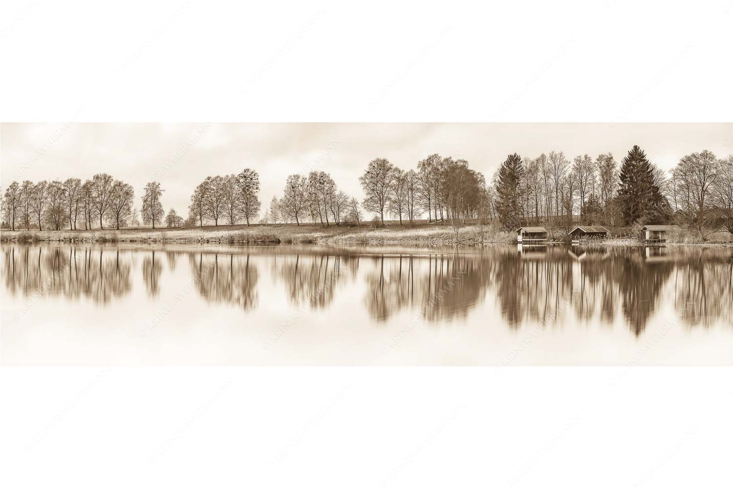 Spieglein-Spieglein – Seitenverhältnis 3:1 — Bootshütten am Staffelsee Spiegelungen am Staffelsee in Uffing
