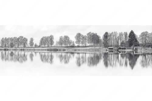 Spiegelungen am Staffelsee in Uffing - Spieglein-Spieglein - Seitenverhältnis 3:1 - Bootshütten am Staffelsee - weitere Infos unter https://www.kriner-weiermann.de