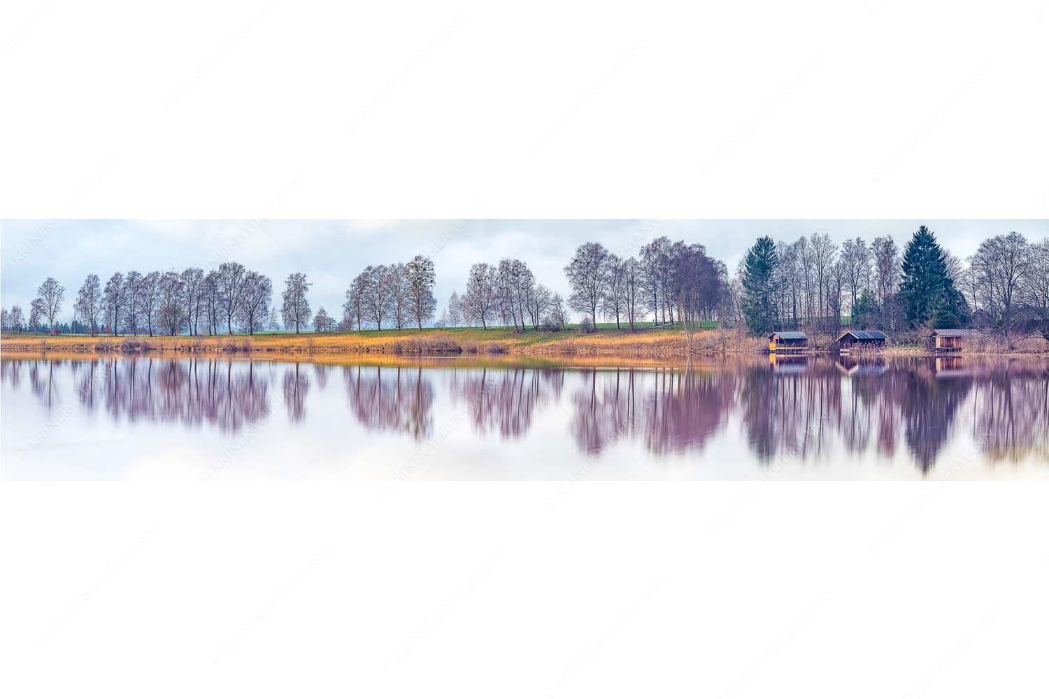 Spieglein-Spieglein – Seitenverhältnis 4:1 — Bootshütten am Staffelsee Spiegelungen am Staffelsee in Uffing