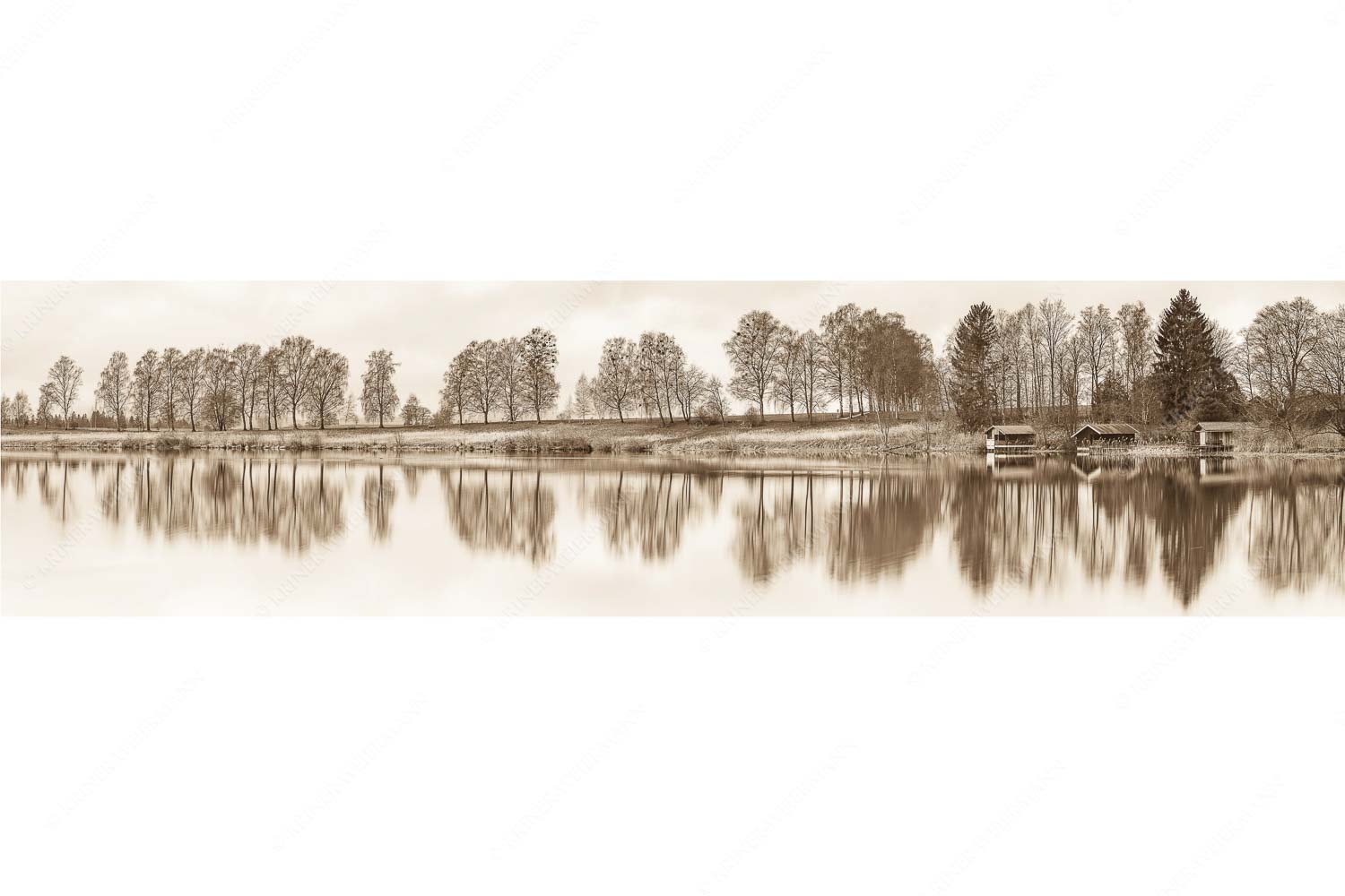 Spieglein-Spieglein – Seitenverhältnis 4:1 — Bootshütten am Staffelsee Spiegelungen am Staffelsee in Uffing