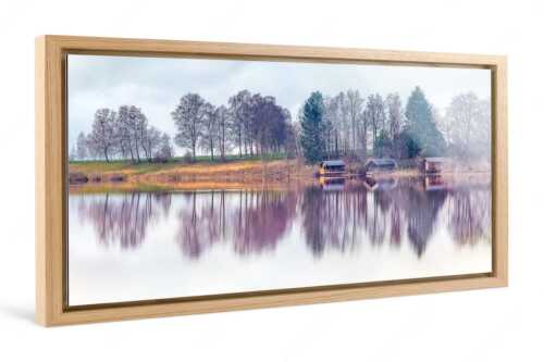 Spiegelungen am Staffelsee in Uffing - Spieglein-Spieglein - Foto im Schattenfugen-Rahmen - Bootshütten am Staffelsee - weitere Infos unter https://www.kriner-weiermann.de