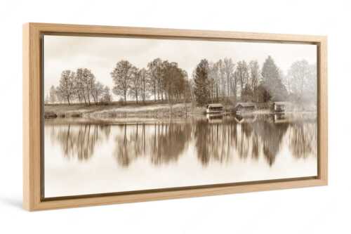 Spiegelungen am Staffelsee in Uffing - Spieglein-Spieglein - Foto im Schattenfugen-Rahmen - Bootshütten am Staffelsee - weitere Infos unter https://www.kriner-weiermann.de