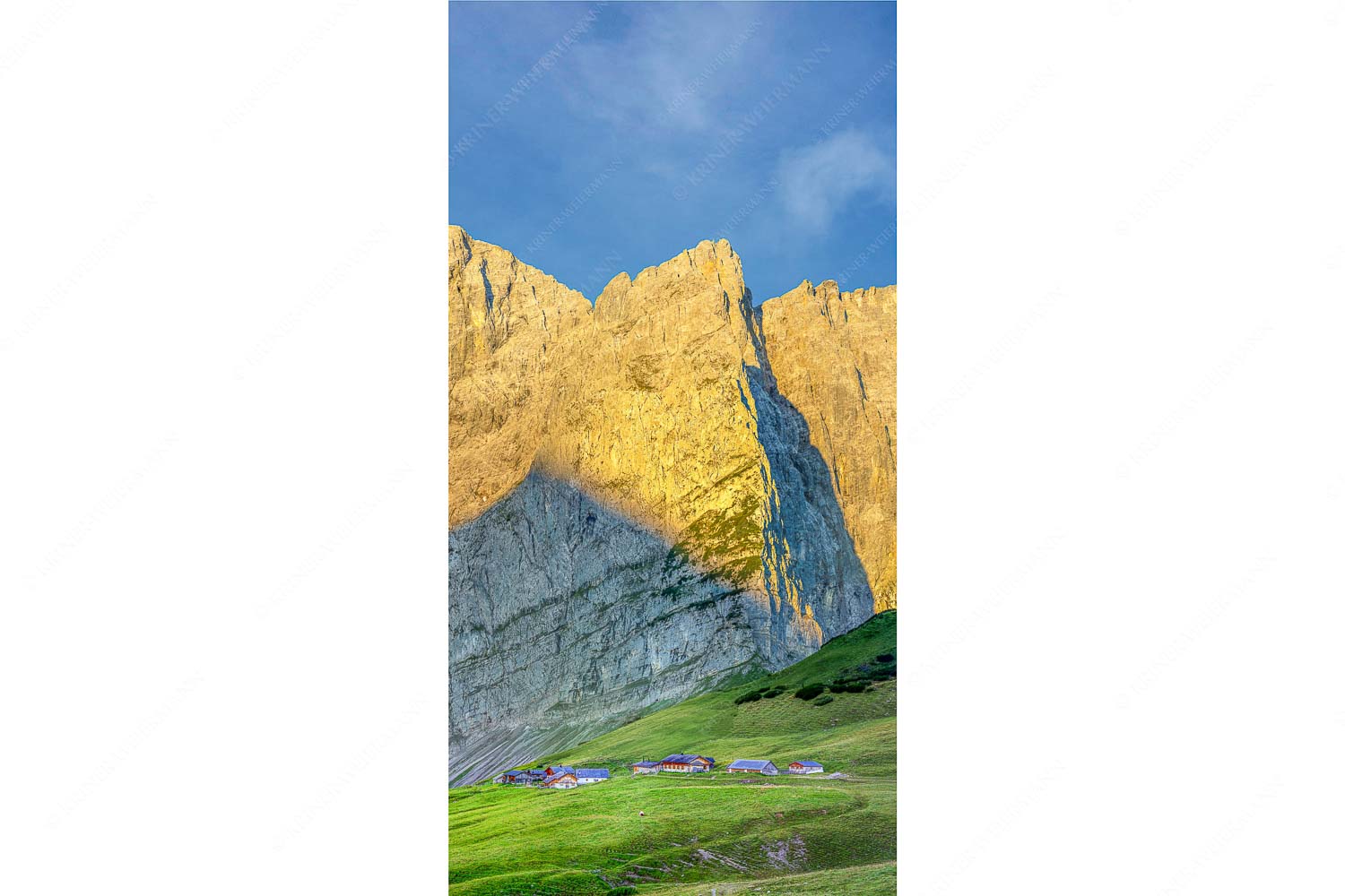 Staade Oim – Seitenverhältnis 1:2 — Lalidereralm Hochleger im Karwendel Blick über Lalidereralm Hochleger zur Dreizinkenspitze