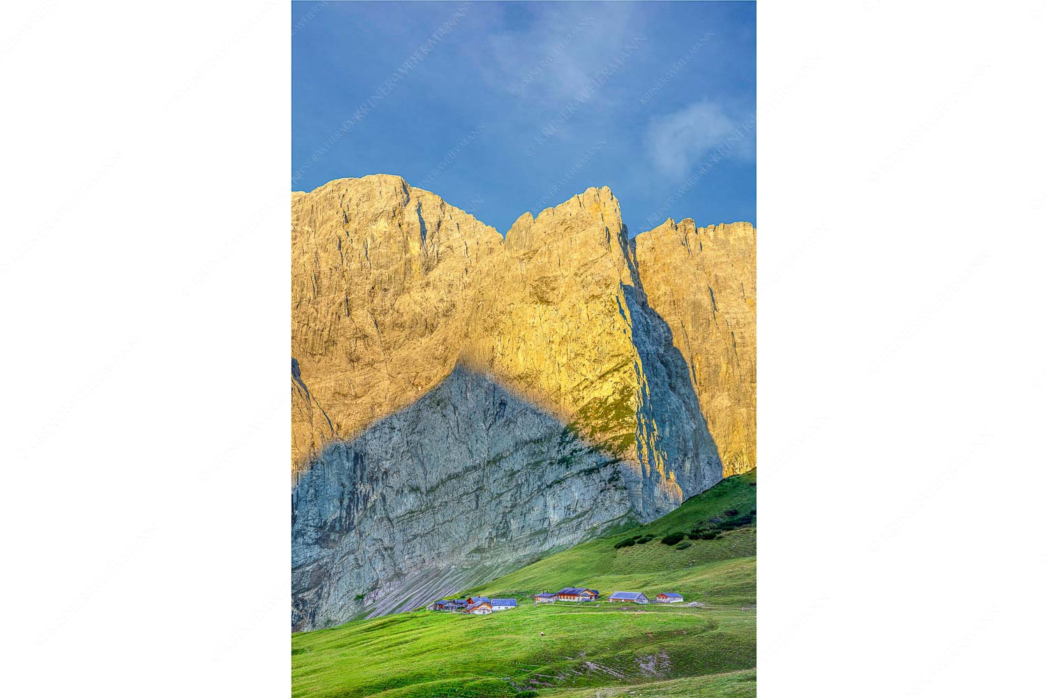Staade Oim – Seitenverhältnis 2:3 — Lalidereralm Hochleger im Karwendel Blick über Lalidereralm Hochleger zur Dreizinkenspitze