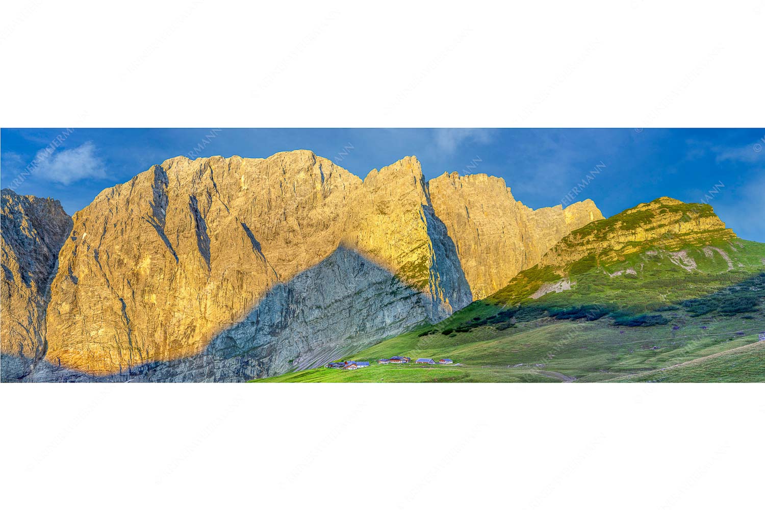 Staade Oim – Seitenverhältnis 3:1 — Lalidereralm Hochleger im Karwendel Blick über Lalidereralm Hochleger zur Dreizinkenspitze