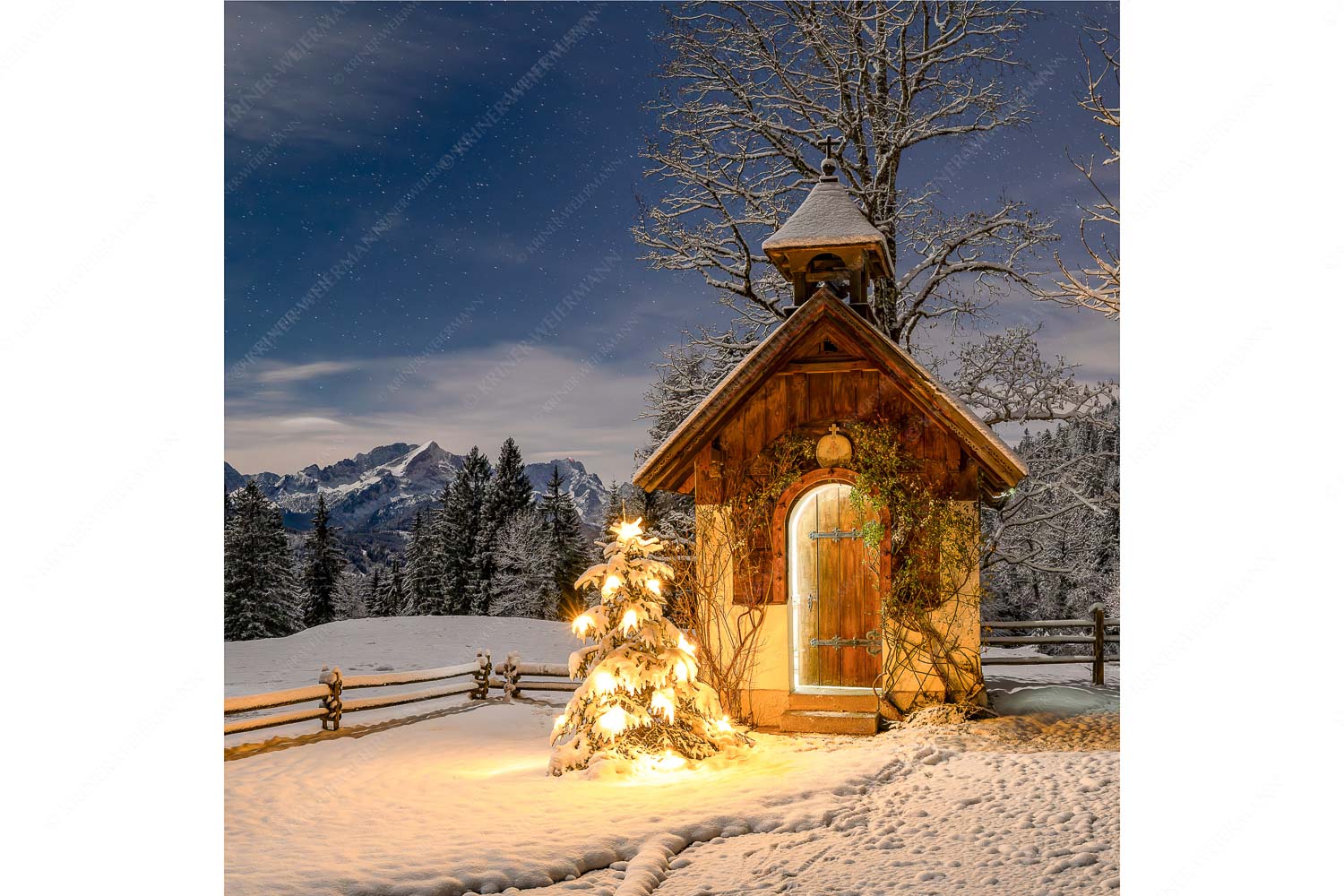 Stille Nacht – Seitenverhältnis 1:1 — Weihnachtliche Kapelle Die Kapelle beim Gschwandnerbauern liegt vor einem einzigartigen Panorama