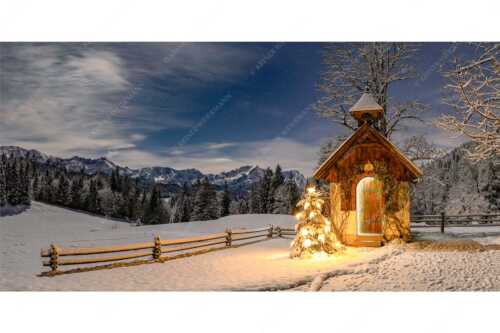 Die Kapelle beim Gschwandnerbauern liegt vor einem einzigartigen Panorama - Stille Nacht - Seitenverhältnis 2:1 - Weihnachtliche Kapelle - weitere Infos unter https://www.kriner-weiermann.de