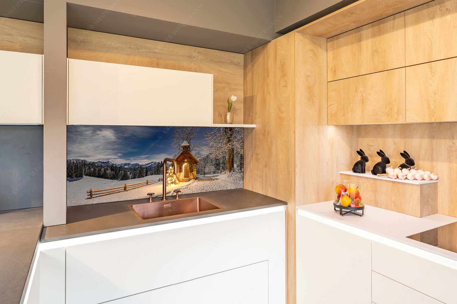 Stille Nacht – Größe ca. 150x60cm, Seitenverhältnis 2,5:1 — Weihnachtliche Kapelle Die Kapelle beim Gschwandnerbauern liegt vor einem einzigartigen Panorama - Stille Nacht - Größe ca. 150x60cm, Seitenverhältnis 2,5:1 - Weihnachtliche Kapelle - weitere Infos unter https://www.kriner-weiermann.de