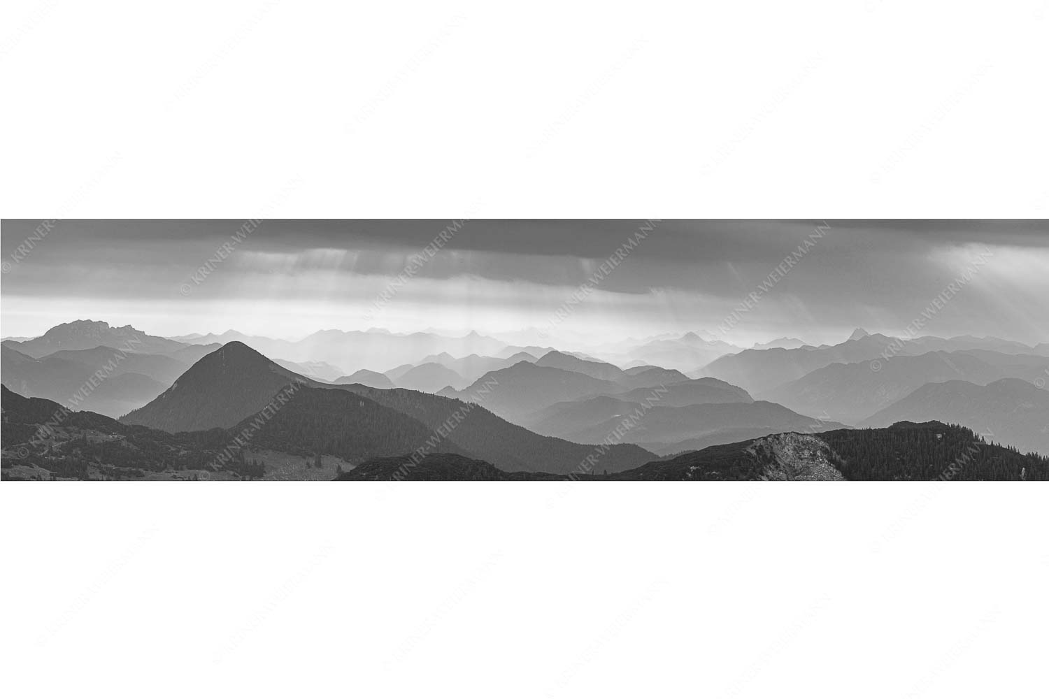 Strahlen – Seitenverhältnis 4:1 — Bayerische Voralpen Einducksvolle Lichtstimmung im Estergebirge mit Blick in die Bayerischen Voralpen