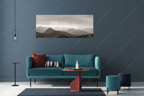 Einducksvolle Lichtstimmung im Estergebirge mit Blick in die Bayerischen Voralpen - Strahlen - Größe ca. 175x70cm, Seitenverhältnis 2,5:1 - Bayerische Voralpen - weitere Infos unter https://www.kriner-weiermann.de