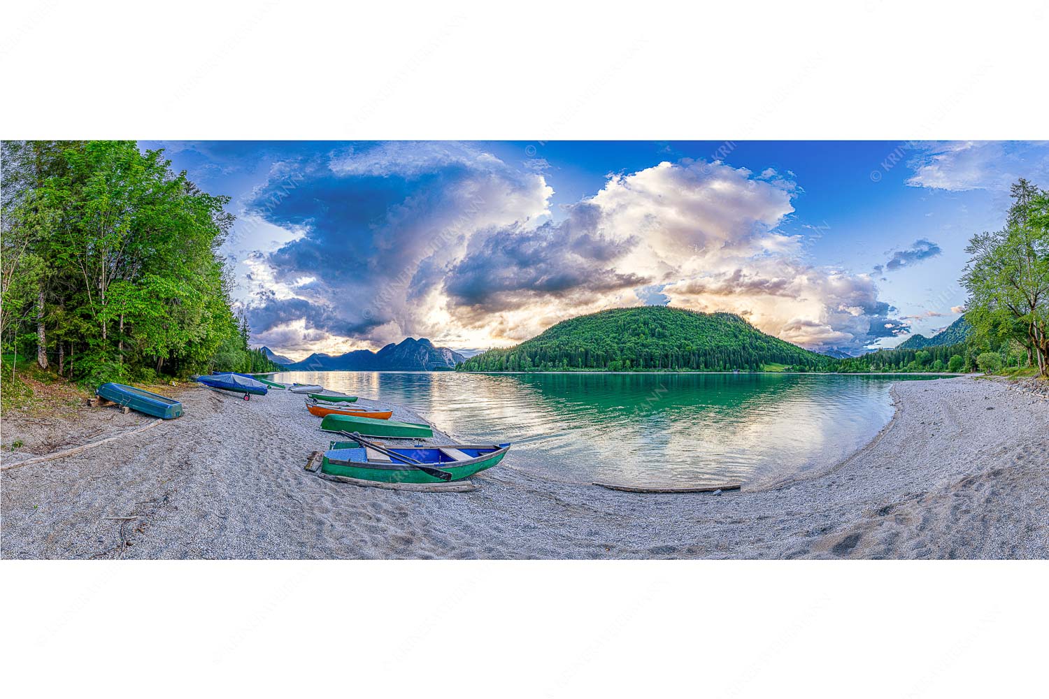 Südsee – Seitenverhältnis 2,5:1 — Walchensee mit Herzogstand Beeindruckende Wolkenstimmung über dem Herzogstand mit Walchensee