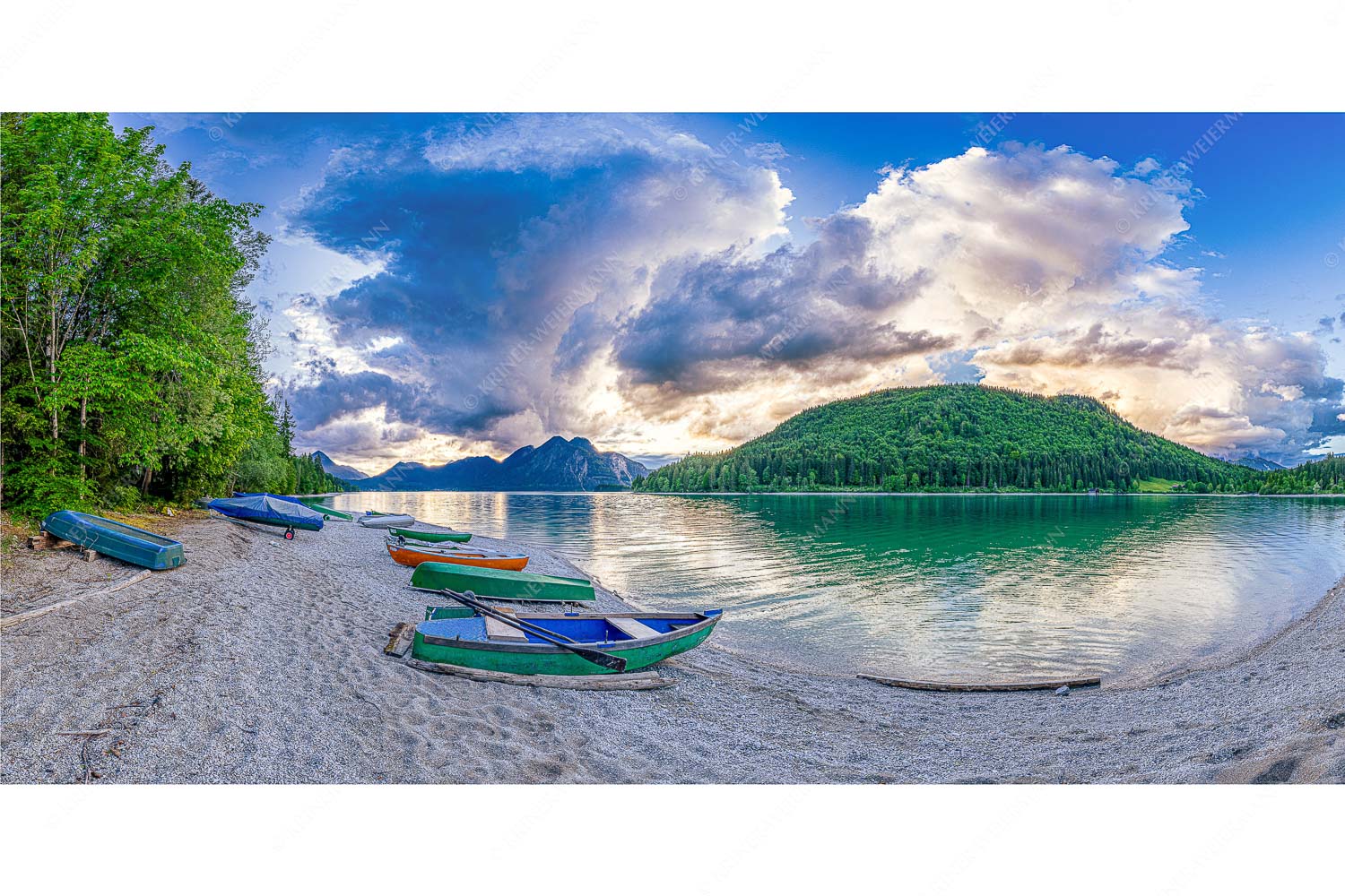 Südsee – Seitenverhältnis 2:1 — Walchensee mit Herzogstand Beeindruckende Wolkenstimmung über dem Herzogstand mit Walchensee