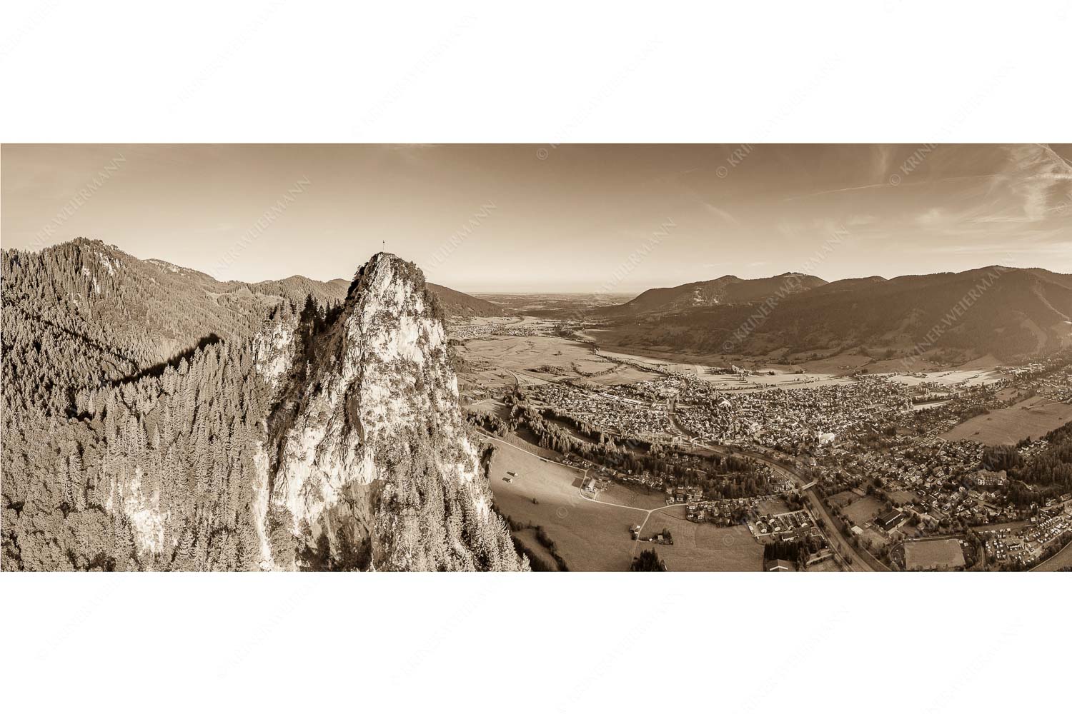 Talwächter – Seitenverhältnis 2,5:1 — Kofel mit Oberammergau Blick am Kofel vorbei über Oberammergau zum Hörnle