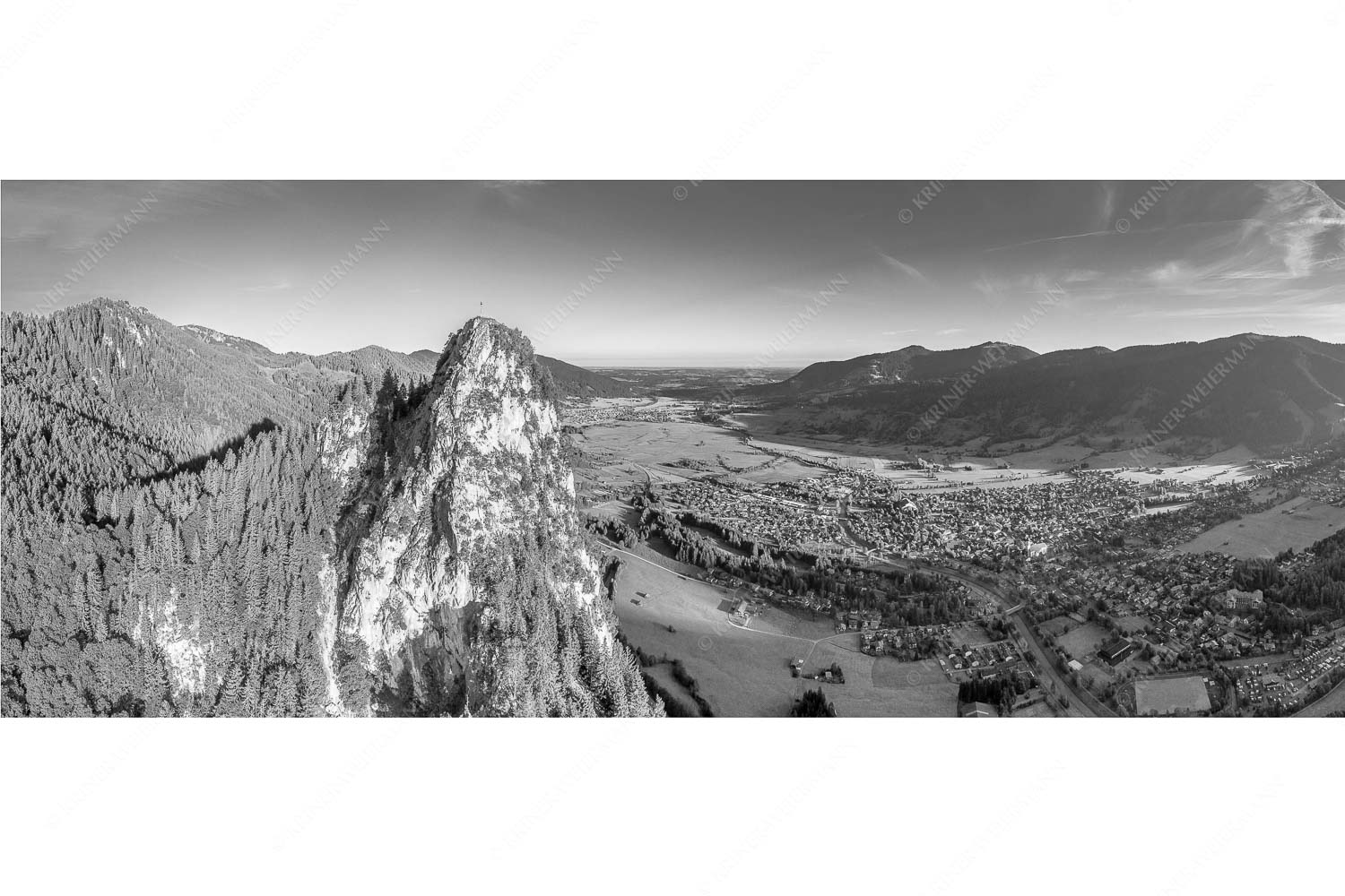 Talwächter – Seitenverhältnis 2,5:1 — Kofel mit Oberammergau Blick am Kofel vorbei über Oberammergau zum Hörnle