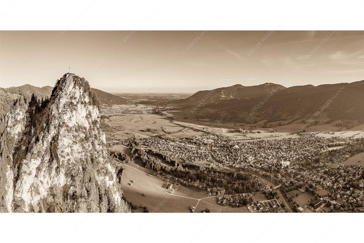 Talwächter – Seitenverhältnis 2:1 — Kofel mit Oberammergau Blick am Kofel vorbei über Oberammergau zum Hörnle
