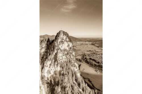 Blick am Kofel vorbei über Oberammergau zum Hörnle - Talwächter - Seitenverhältnis 2:3 - Kofel mit Oberammergau - weitere Infos unter https://www.kriner-weiermann.de