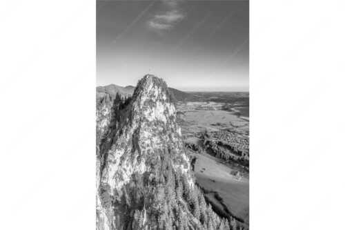 Blick am Kofel vorbei über Oberammergau zum Hörnle - Talwächter - Seitenverhältnis 2:3 - Kofel mit Oberammergau - weitere Infos unter https://www.kriner-weiermann.de