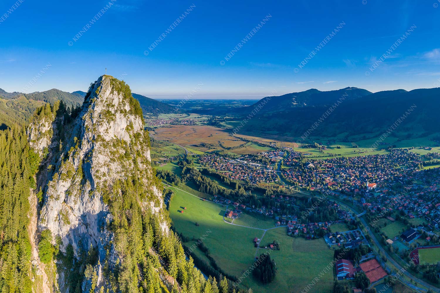 Blick am Kofel vorbei über Oberammergau zum Hörnle