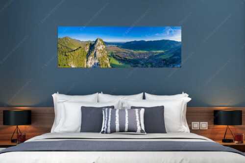 Blick am Kofel vorbei über Oberammergau zum Hörnle - Talwächter - Größe ca. 180x60cm, Seitenverhältnis 3:1 - Kofel mit Oberammergau - weitere Infos unter https://www.kriner-weiermann.de