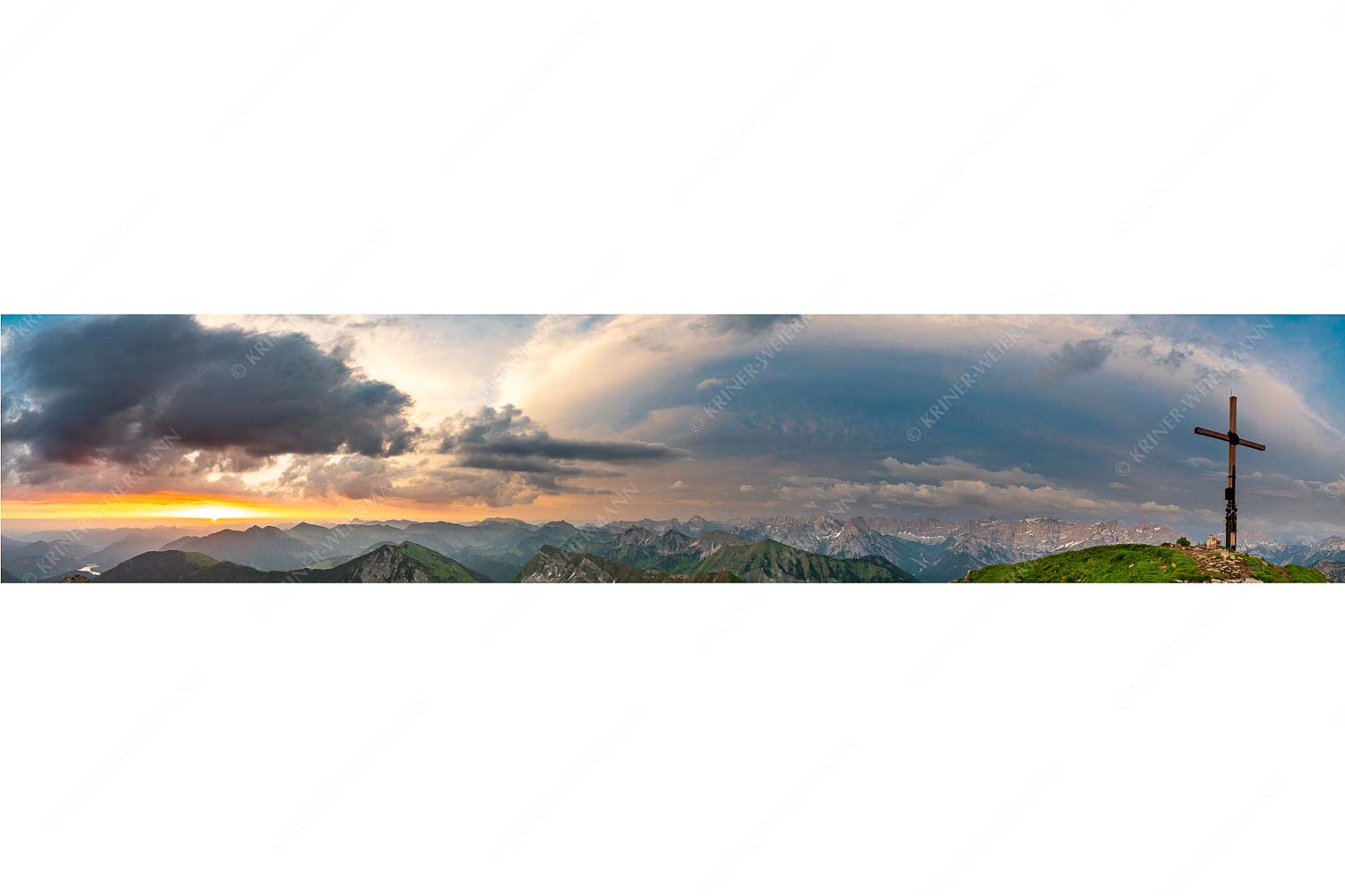 Blick in den Sonnenaufgang vom Schafreiter im Karwendelgebirge - Toller Morgen - Seitenverhältnis 5:1 - Schafreiter Sonnenaufgang - weitere Infos unter https://www.kriner-weiermann.de