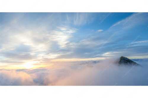 Der höchste Gipfel des Estergebirges ragt nur wenige Meter aus dem Wolkenmeer - Traumwelt - Seitenverhältnis 2:1 - Wolkenstimmung am Krottenkopf - weitere Infos unter https://www.kriner-weiermann.de