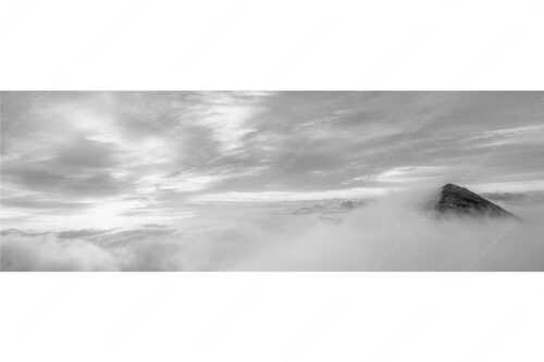 Der höchste Gipfel des Estergebirges ragt nur wenige Meter aus dem Wolkenmeer - Traumwelt - Seitenverhältnis 3:1 - Wolkenstimmung am Krottenkopf - weitere Infos unter https://www.kriner-weiermann.de