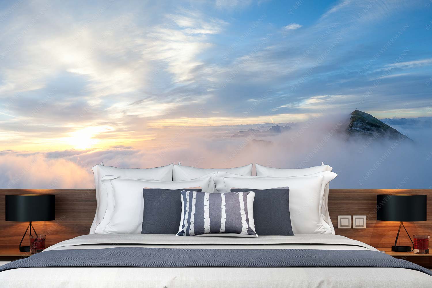 Traumwelt – Größe ca. 350x140cm, Seitenverhältnis 2,5:1 — Wolkenstimmung am Krottenkopf Der höchste Gipfel des Estergebirges ragt nur wenige Meter aus dem Wolkenmeer - Traumwelt - Größe ca. 350x140cm, Seitenverhältnis 2,5:1 - Wolkenstimmung am Krottenkopf - weitere Infos unter https://www.kriner-weiermann.de