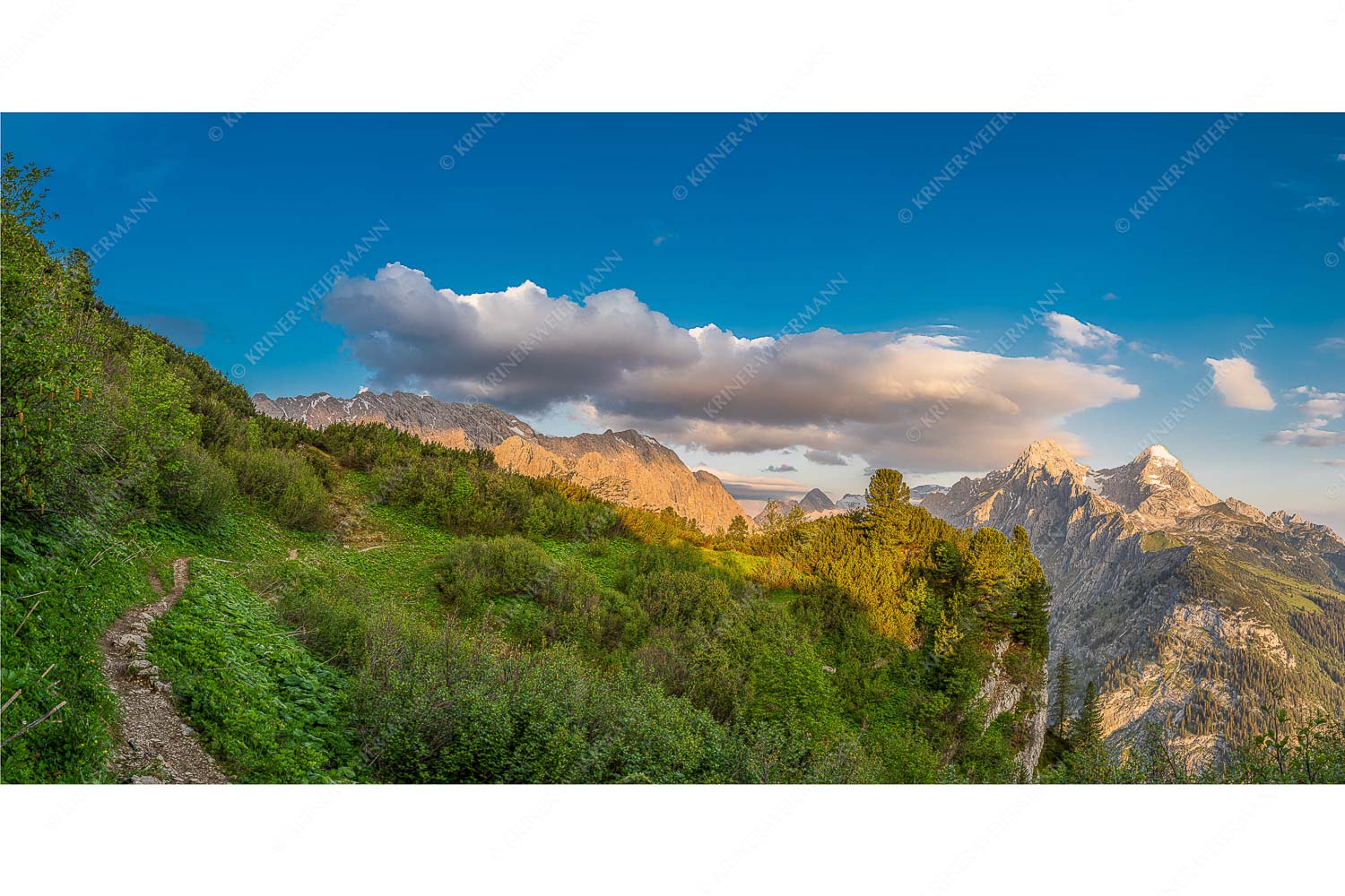 Über dem tiefen Tal – Seitenverhältnis 2:1 — Schachen und Alpspitze Kurz hinter dem Schachenschloss offenbart sich dieser einzigartige Ausblick ins Reintal