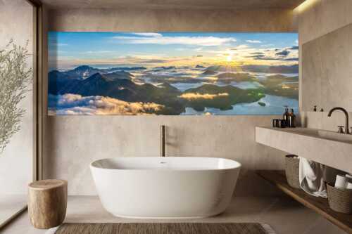 Nebelschleier hängen noch in den Tälern wärend die Sonne über dem Walchensee aufgeht - Über den Wolken - Größe ca. 300x100cm, Seitenverhältnis 3:1 - Sonnenaufgang über Walchensee - weitere Infos unter https://www.kriner-weiermann.de