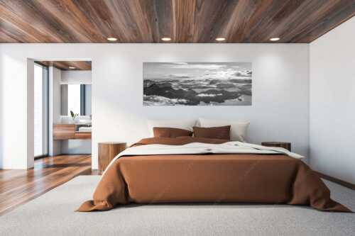 Nebelschleier hängen noch in den Tälern wärend die Sonne über dem Walchensee aufgeht - Über den Wolken - Größe ca. 200x80cm, Seitenverhältnis 2,5:1 - Sonnenaufgang über Walchensee - weitere Infos unter https://www.kriner-weiermann.de