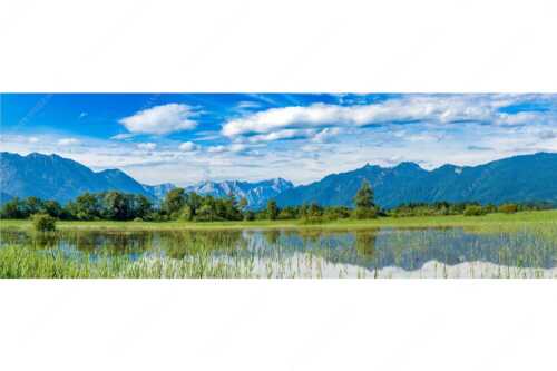 Überschwemmtes Feld nach Hochwasser bei Murnau mit Zugspitzmassiv - Überfluss - Seitenverhältnis 3:1 - Murnau mit Alpspitze und Zugspitze - weitere Infos unter https://www.kriner-weiermann.de