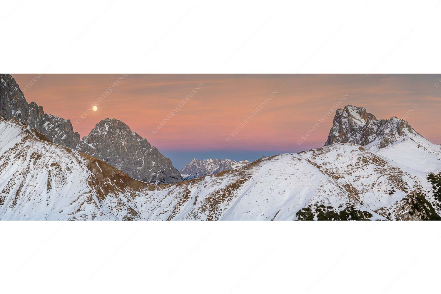 Übergänge – Seitenverhältnis 3:1 — Wetterstein- und Karwendelgebirge Vollmondaufgang über Öfelekopf mit Scharnitzjoch Gehrenspitze und Karwendel im Hintergrund
