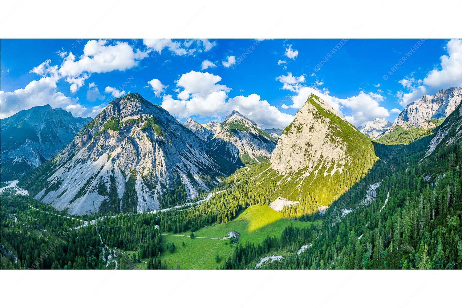 Übern Kasten – Seitenverhältnis 2:1 — Kastenalm im Hinterautal Blick über die Kastenalm im Karwendel ins Roßloch
