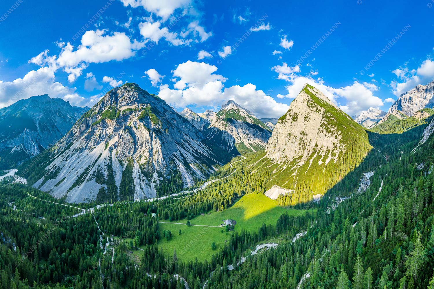 Übern Kasten – Seitenverhältnis 3:2 — Kastenalm im Hinterautal Blick über die Kastenalm im Karwendel ins Roßloch
