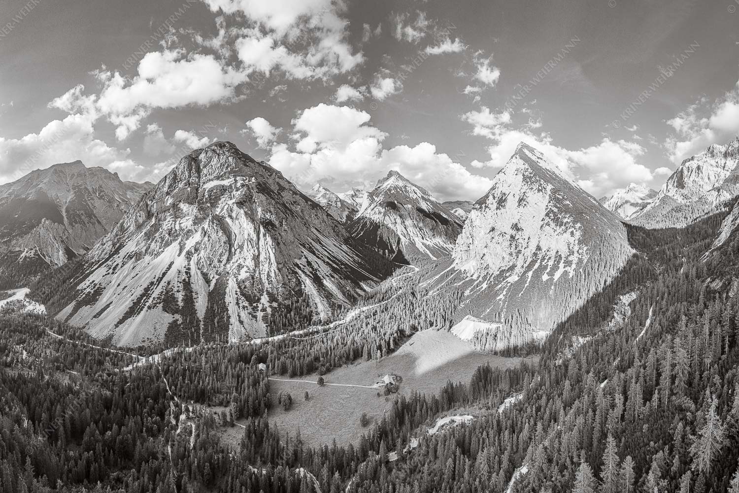 Übern Kasten – Seitenverhältnis 3:2 — Kastenalm im Hinterautal Blick über die Kastenalm im Karwendel ins Roßloch
