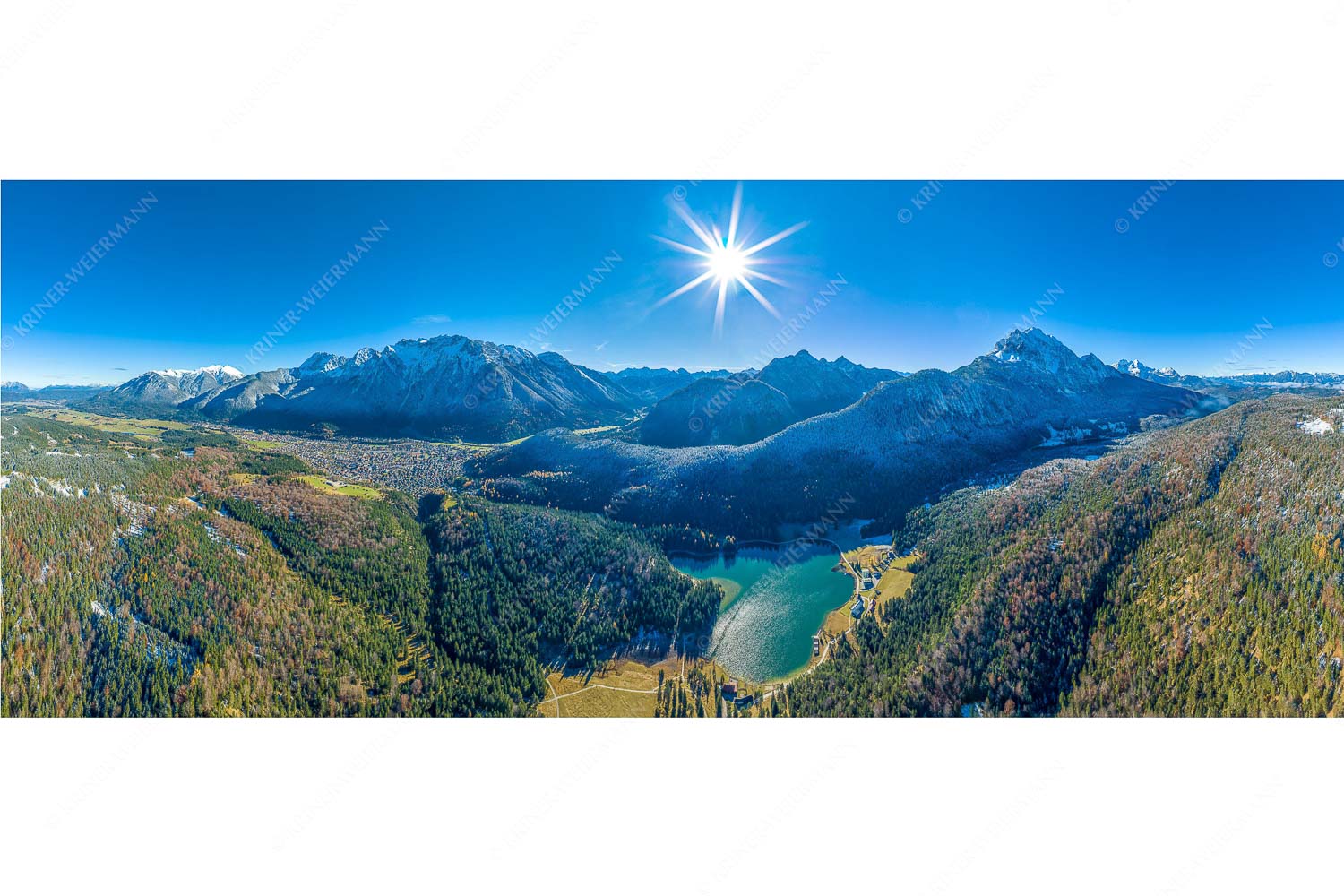 Übern Lautersee – Seitenverhältnis 2,5:1 — Mittenwald Karwendel und Wetterstein Blick auf Mittenwald am Karwendel und dem Lautersee am Wetterstein