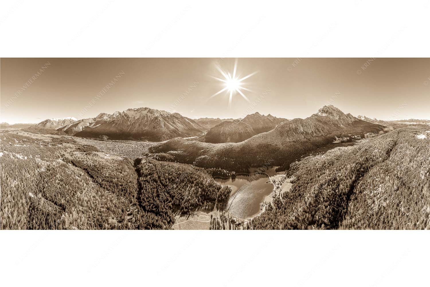 Übern Lautersee – Seitenverhältnis 2,5:1 — Mittenwald Karwendel und Wetterstein Blick auf Mittenwald am Karwendel und dem Lautersee am Wetterstein