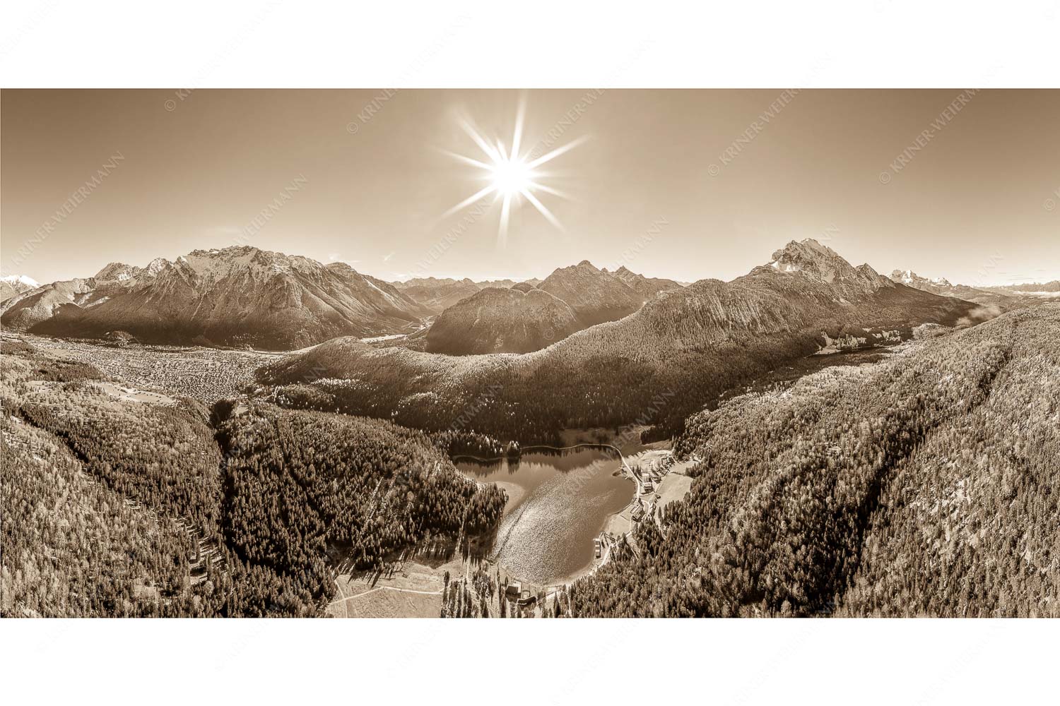 Übern Lautersee – Seitenverhältnis 2:1 — Mittenwald Karwendel und Wetterstein Blick auf Mittenwald am Karwendel und dem Lautersee am Wetterstein