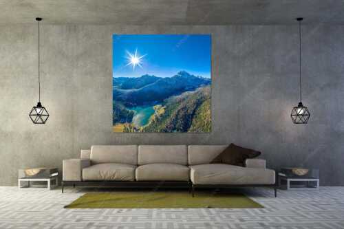 Blick auf Mittenwald am Karwendel und dem Lautersee am Wetterstein - Übern Lautersee - Größe ca. 160x160cm, Seitenverhältnis 1:1 - Mittenwald Karwendel und Wetterstein - weitere Infos unter https://www.kriner-weiermann.de