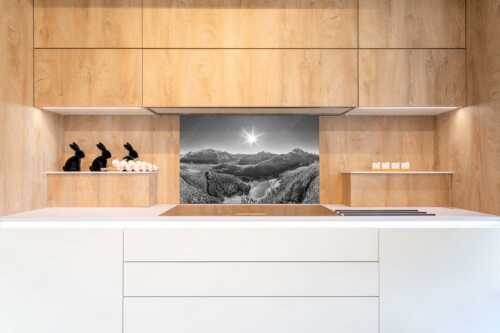 Blick auf Mittenwald am Karwendel und dem Lautersee am Wetterstein - Übern Lautersee - Größe ca. 90x60cm, Seitenverhältnis 3:2 - Mittenwald Karwendel und Wetterstein - weitere Infos unter https://www.kriner-weiermann.de