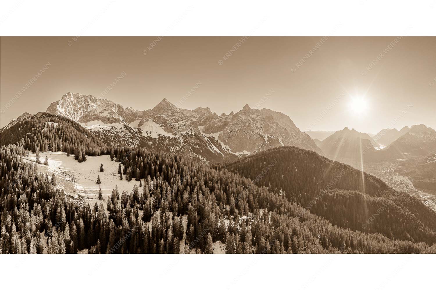 Übern Rehberg – Seitenverhältnis 2:1 — Wörner Tiefkar und Karwendelkopf Blick über Rehbergalm ins Karwendel- und Wettersteingebirge