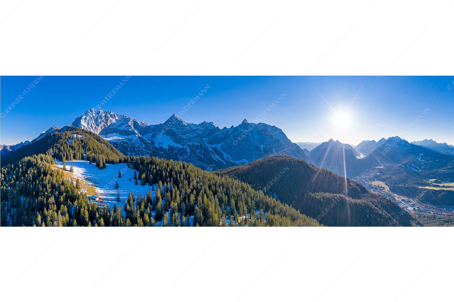 Übern Rehberg – Seitenverhältnis 3:1 — Wörner Tiefkar und Karwendelkopf Blick über Rehbergalm ins Karwendel- und Wettersteingebirge