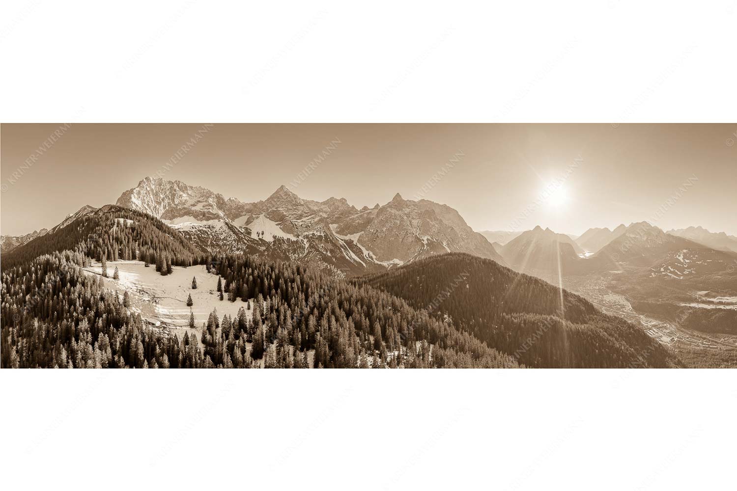 Übern Rehberg – Seitenverhältnis 3:1 — Wörner Tiefkar und Karwendelkopf Blick über Rehbergalm ins Karwendel- und Wettersteingebirge