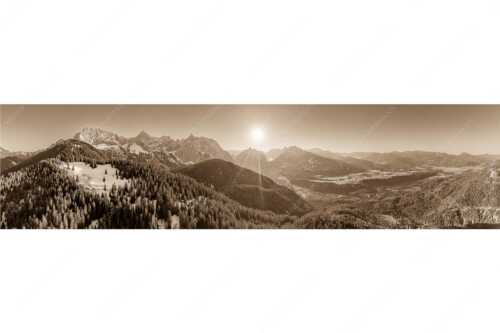 Blick über Rehbergalm ins Karwendel- und Wettersteingebirge - Übern Rehberg - Seitenverhältnis 4:1 - Wörner Tiefkar und Karwendelkopf - weitere Infos unter https://www.kriner-weiermann.de