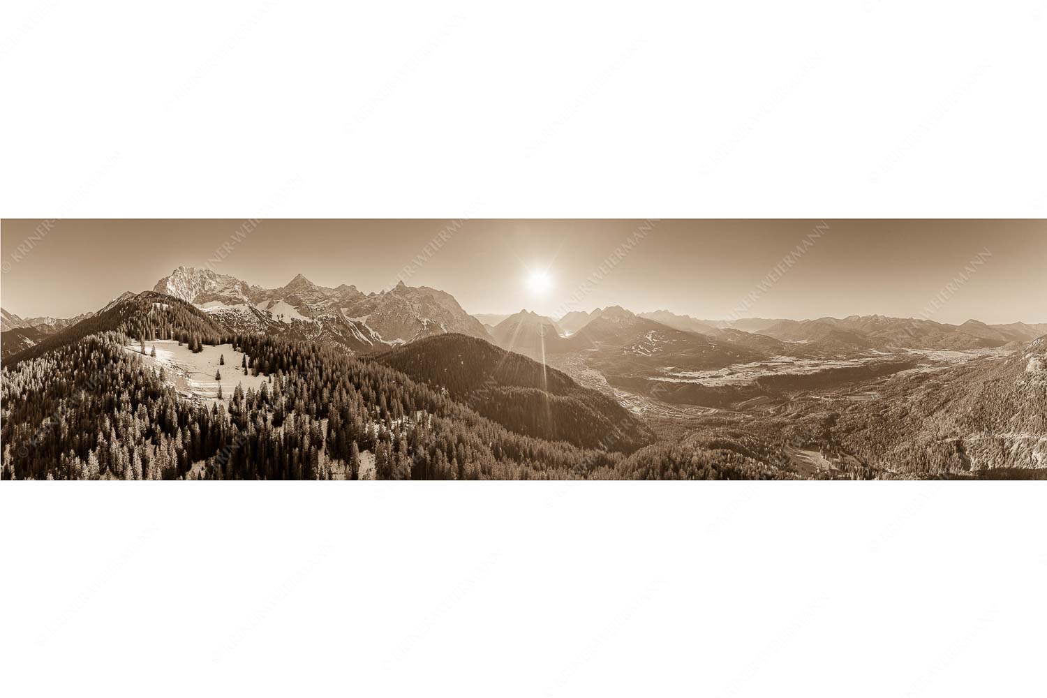 Übern Rehberg – Seitenverhältnis 4:1 — Wörner Tiefkar und Karwendelkopf Blick über Rehbergalm ins Karwendel- und Wettersteingebirge