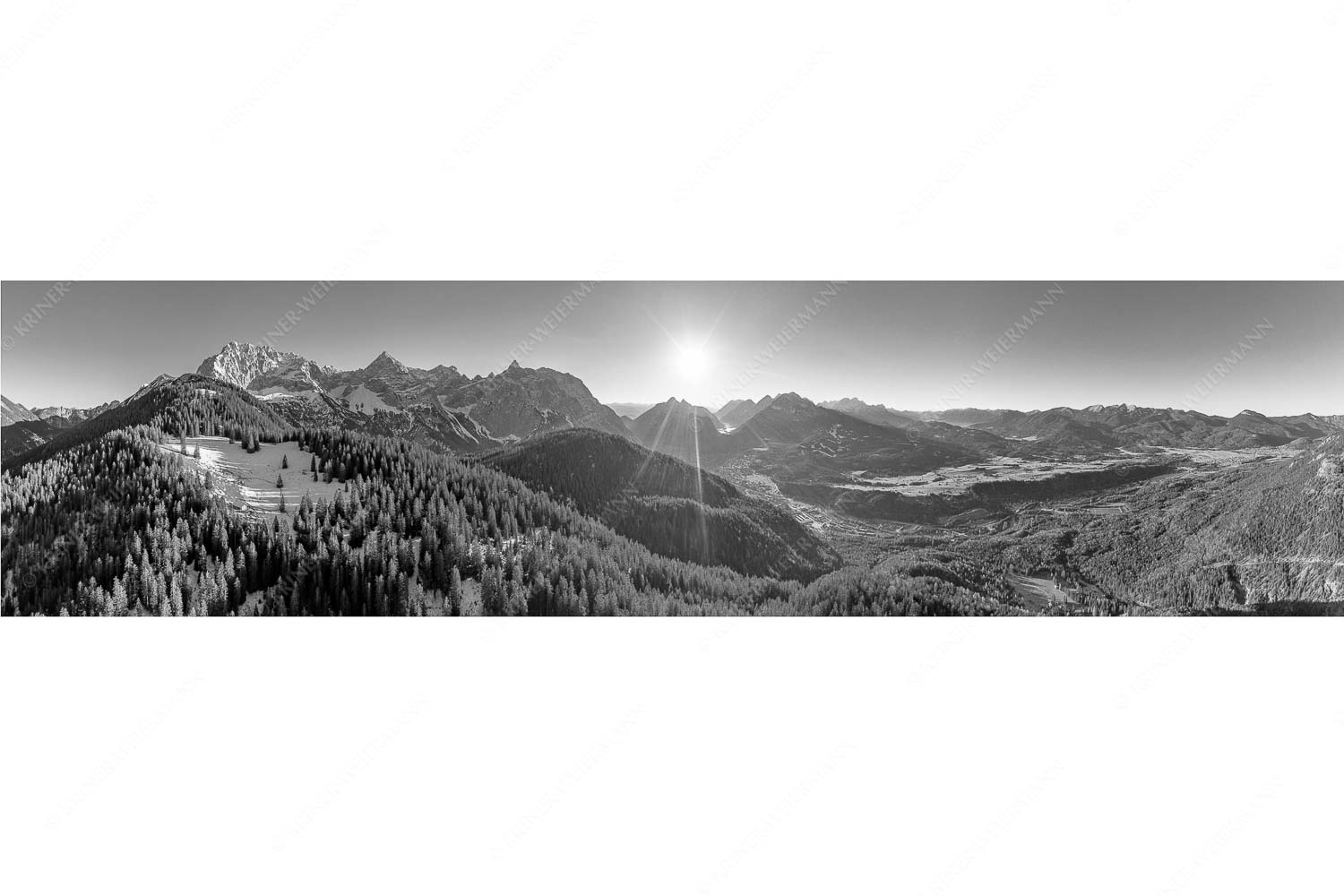 Blick über Rehbergalm ins Karwendel- und Wettersteingebirge