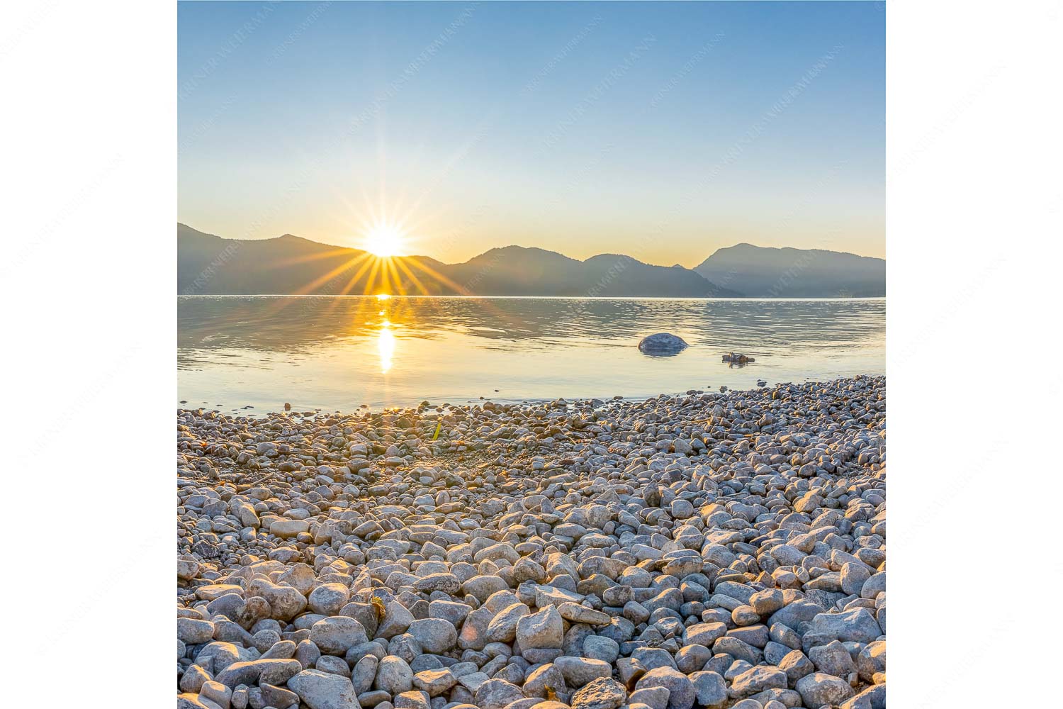 Unser Sandstrand – Seitenverhältnis 1:1 — Walchensee Jochberg Sonnenaufganmg Blick über den Walchensee zum Jochberg mit Sonnenaufgang