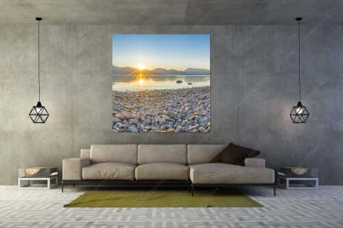 Blick über den Walchensee zum Jochberg mit Sonnenaufgang - Unser Sandstrand - Größe ca. 160x160cm, Seitenverhältnis 1:1 - Walchensee Jochberg Sonnenaufganmg - weitere Infos unter https://www.kriner-weiermann.de