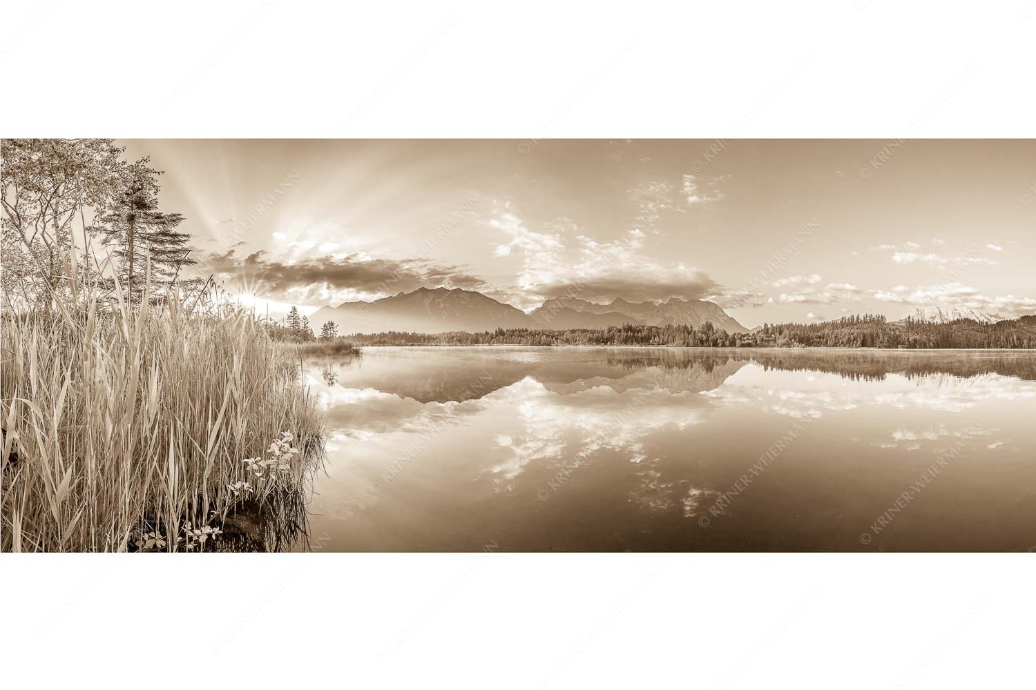 Utopia II – Seitenverhältnis 2,5:1 — Sonnenaufgang am Barmsee Sonnenaufgang am Barmsee mit Blick zum Karwendel und Wettersteingebirge