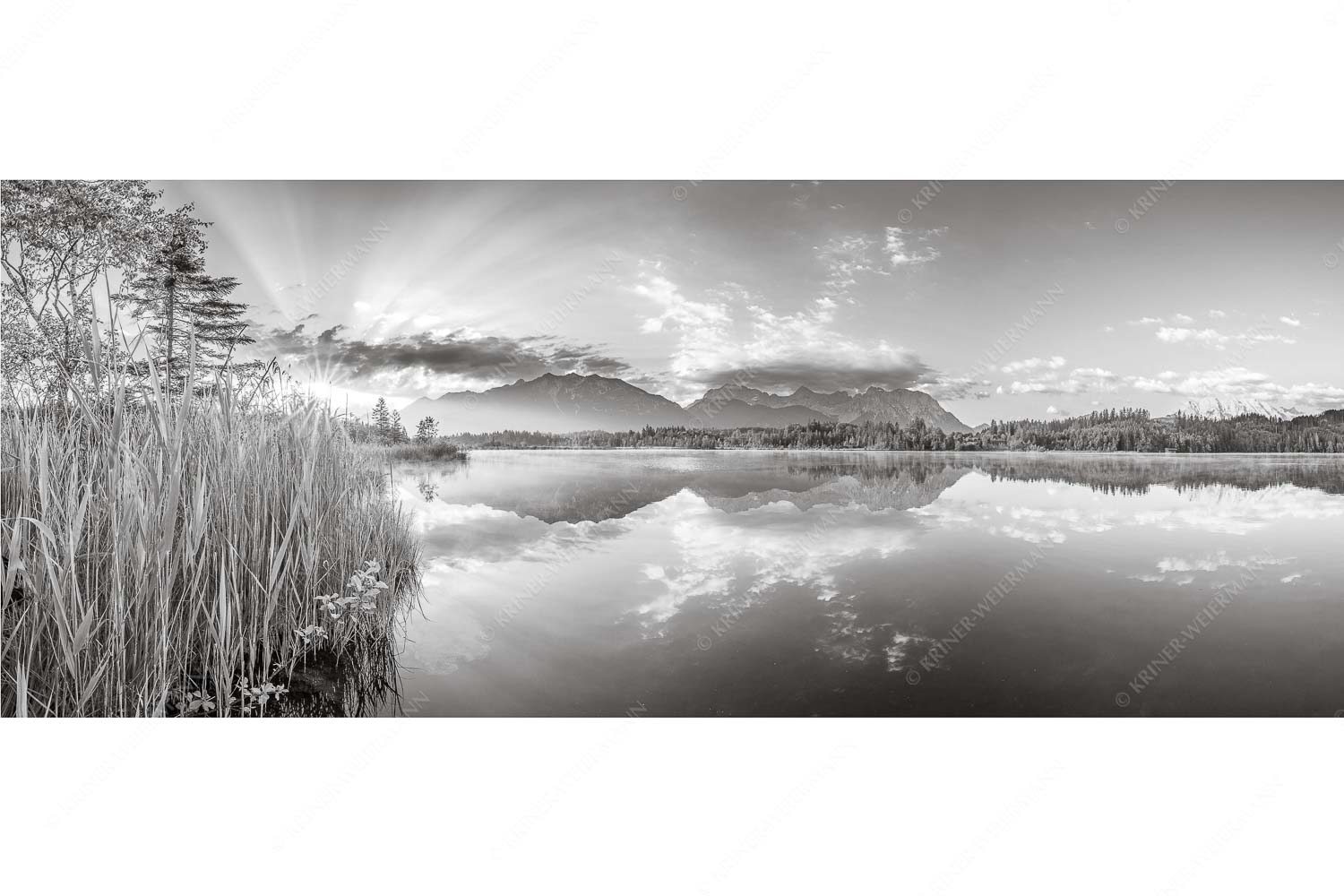 Utopia II – Seitenverhältnis 2,5:1 — Sonnenaufgang am Barmsee Sonnenaufgang am Barmsee mit Blick zum Karwendel und Wettersteingebirge